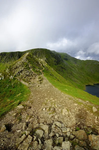 Крокуючи краю і Helvellyn — стокове фото