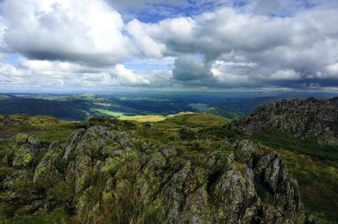 Fells yerden düştü