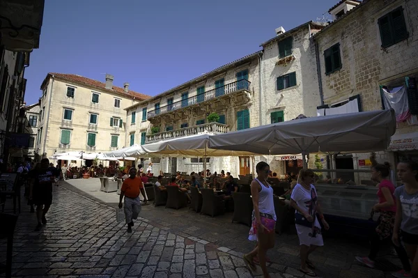 Un vecchio cortile di Kotor — Foto Stock