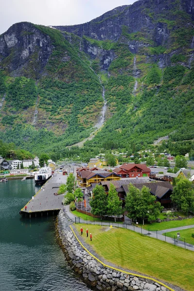 Bergen i Flaam fjorden — Stockfoto