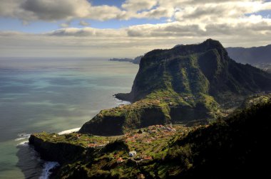 kıyı kayalıklardan