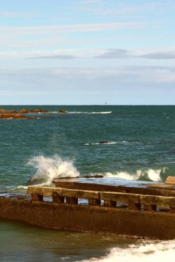 Ada Körfezi kırıcıları kayık rampasında.