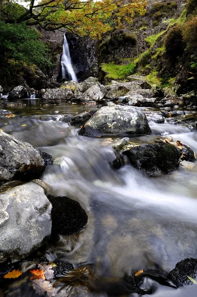 Outono Cachoeira em Lingcove — Fotografia de Stock