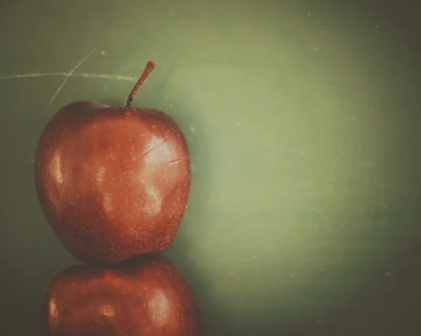 Okul Chalkboard elma arka plan ile başa