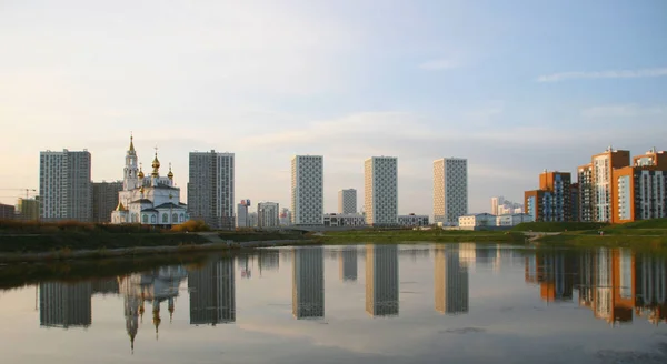 Nowoczesne Budynki Mieszkalne Wieżowców Rosji Pochodzenie Nieruchomości Koncepcja Rynku Nieruchomości — Zdjęcie stockowe