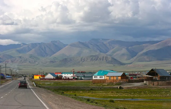 Pequena Aldeia Mongólia Montanhas Fundo Estepe Foto Com Espaço Cópia — Fotografia de Stock