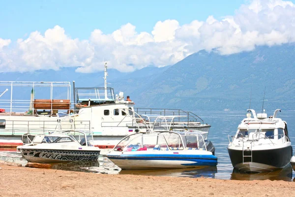 Danau Teletskoye Altai Rusia Juli 2019 Pemotong Yang Ditambatkan Pelabuhan — Stok Foto