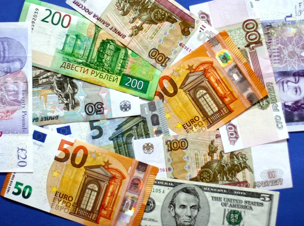 Zdjęcie Rubli Banknoty Rosji Funty Banknotów Banknoty Euro Dolary Niebieskim — Zdjęcie stockowe