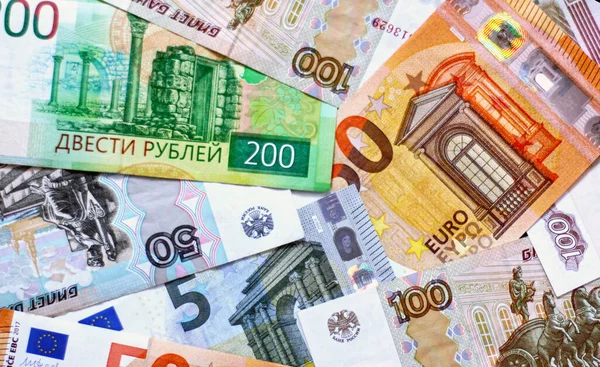 Zdjęcie Banknotów Somoni Tadżykistanu Rosyjskich Rubli Niebieskim Tle — Zdjęcie stockowe