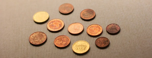 Foto Monedas Euro Centavos Sobre Fondo Gris Consepto Dinero Tamaño —  Fotos de Stock