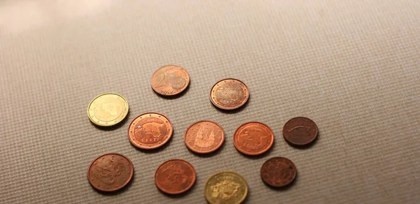 Foto Monedas Euro Centavos Sobre Fondo Gris Consepto Dinero —  Fotos de Stock