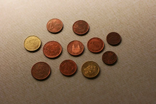 Foto Monedas Euro Centavos Sobre Fondo Gris Consepto Dinero —  Fotos de Stock