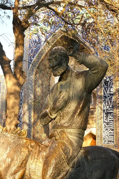 Buchara Uzbekistan November 2019 Bronsstatyn Nasiruddin Khoja Åsnan Lyabi Hauz — Stockfoto