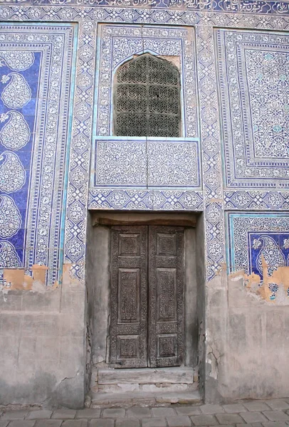 Khiva Uzbekistán Diciembre 2019 Antigua Pared Puerta Con Adorno Decoración —  Fotos de Stock