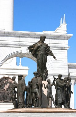 Astana, Kazahstan - 18 Ağustos 2019: Astana 'daki Independence Meydanı' nda Kazak Eli Anıtı. Görüntüyü kapat.