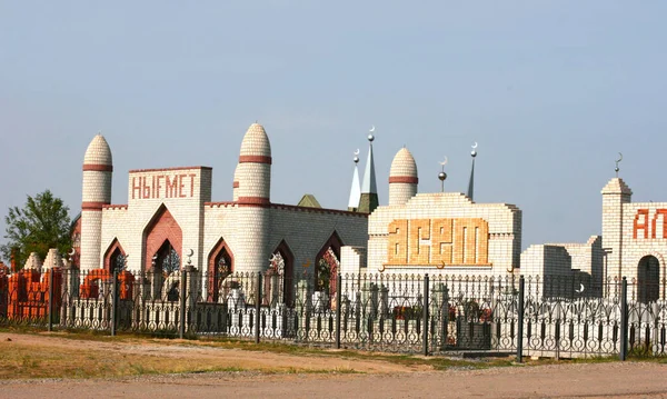 Kazajstán Agosto 2019 Cementerio Musulmán Con Muchas Tumbas —  Fotos de Stock