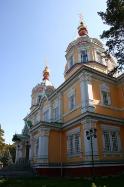 Almaty, Kazakistan, 25 Ağustos 2019: Zenkov Katedrali Orta Asya 'nın başkenti Kazakistan' daki Panfilov parkında.