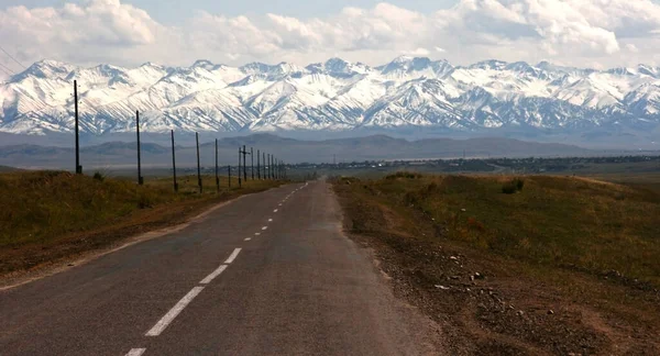 Estrada Nas Montanhas Auto Estrada Cazaquistão Para Quirguistão — Fotografia de Stock