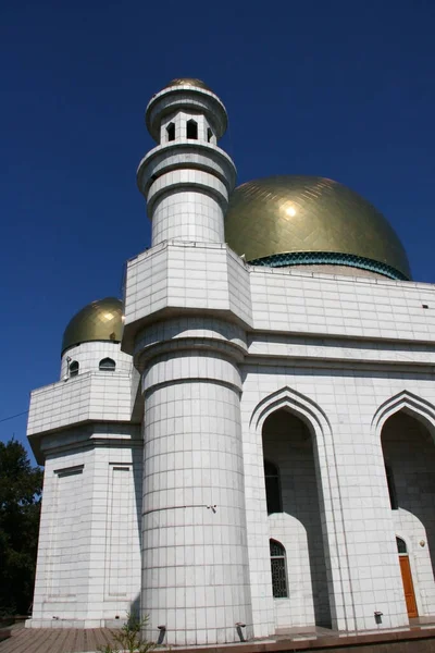 Almaty Kazakhstan Mai 2018 Mosquée Moderne Avec Des Dômes Dorés — Photo