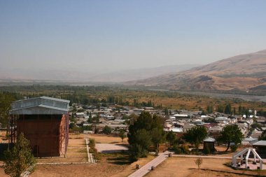 Uzgen, Kırgızistan - 12. yüzyıl Karakanit mozolesi, Osh Bölgesi, Kırgızistan.