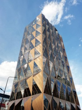 Yekaterinburg, Rusya - 02.05.2021: Yekaterinburg şehrindeki Rus Bakır Şirketi binası ünlü İngiliz mimar Norman Foster tarafından tasarlanmıştır.. 