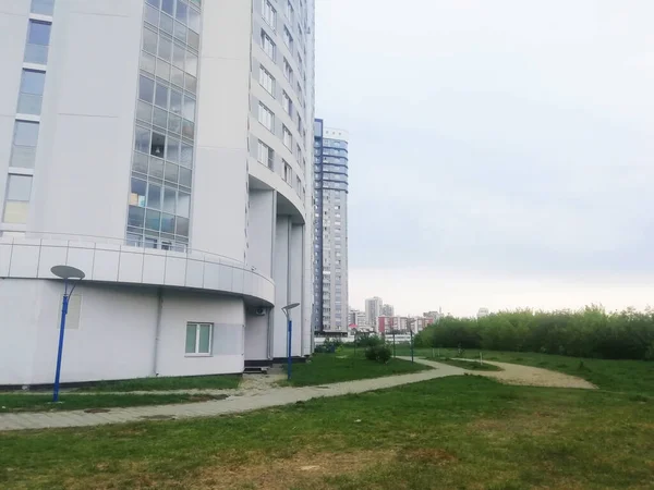 Jekaterynburg Rosja 2021 Nowoczesne Wieżowce Mieszkalne Rosji Pochodzenie Nieruchomości Koncepcja — Zdjęcie stockowe