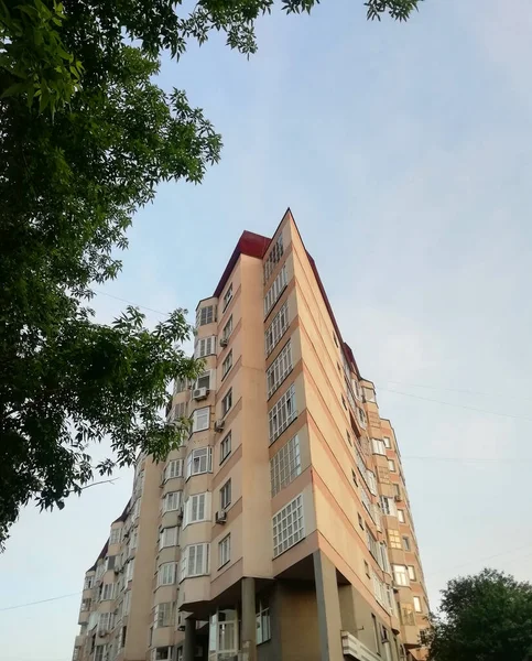 Yekaterinburg Ρωσία 2021 Σύγχρονα Πολυώροφα Κτίρια Κατοικιών Στη Ρωσία Ιστορικό — Φωτογραφία Αρχείου