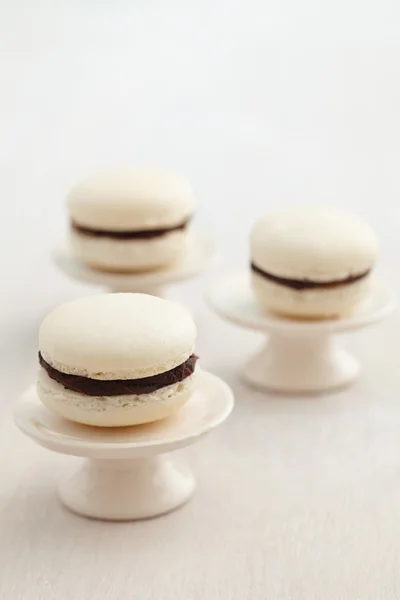 Macarons na banca de bolo — Fotografia de Stock