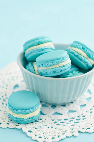 Turquoise macarons with buttercream filling — Stock Photo, Image