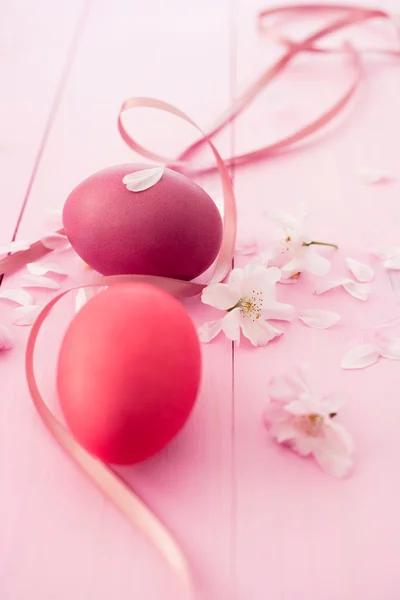 Easter eggs with cherryblossoms — Stock Photo, Image