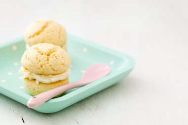 Vanilya whoopie pies