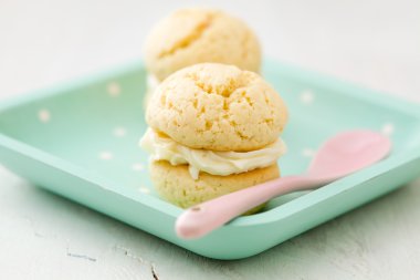 Vanilya whoopie pies