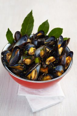 Ev yapımı pişirilmiş midye