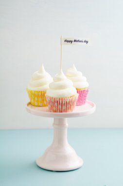 Üç anneler günü cupcakes