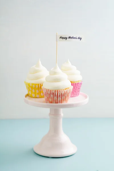 Üç anneler günü cupcakes — Stok fotoğraf