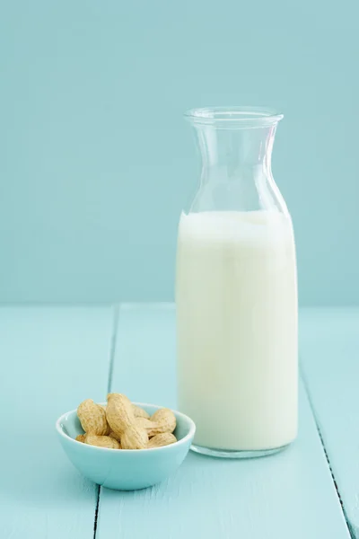 Susu kacang dalam botol — Stok Foto