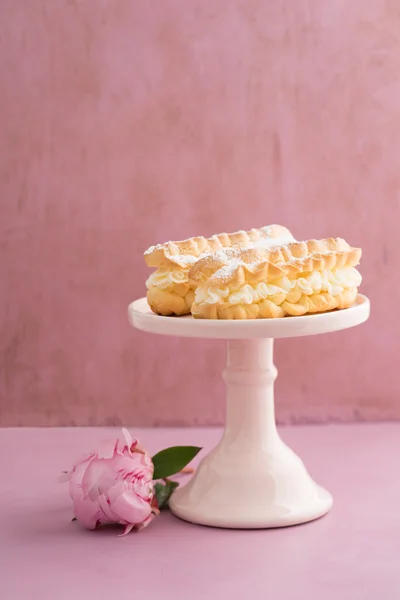 Eclairs with buttercream filling — Stock Photo, Image