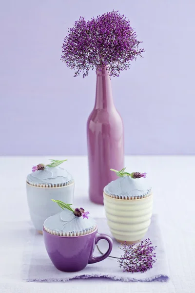 Tre lavendel cupcakes — Stockfoto