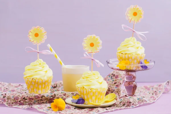 Yellow cupcakes — Stock Photo, Image