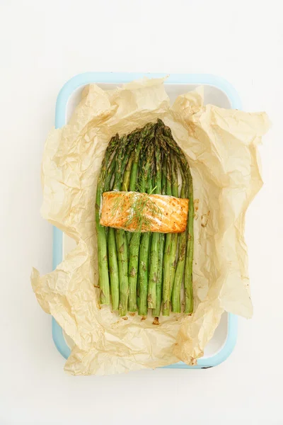 Green asparagus with salmon — Stock Photo, Image