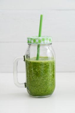 Güler yüzlü bir cam