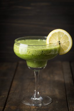 Güler yüzlü bir cam