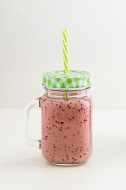 Güler yüzlü bir cam