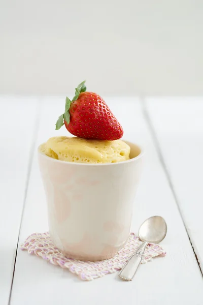 Vanilla mug cake — Stock Photo, Image