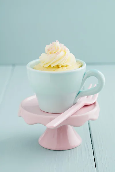 Vanilla mug cake — Stock Photo, Image