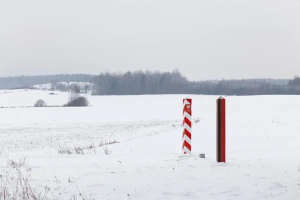 Gränsen pelarna i Vitryssland och Polen på gränsen — Stockfoto