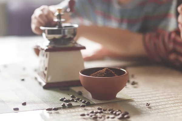 静物的咖啡豆和老磨房 — 图库照片