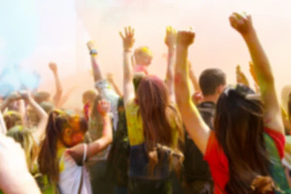 Blurred dancing people no the annual holi festival — Stock Photo, Image