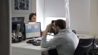 Yazılım geliştiricileri çalışma işlemi sırasında