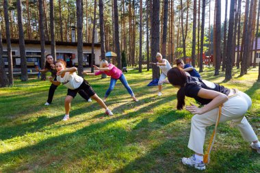 capoeira ustası öğretmen ile öğrenci grubu